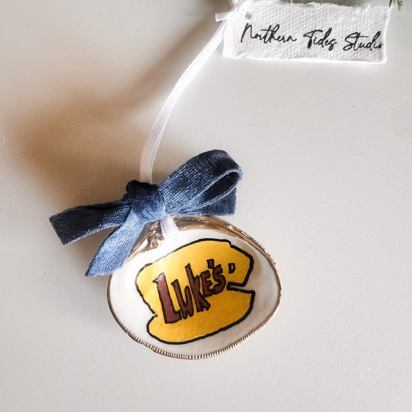 Luke’s Diner–Inspired Clam Shell Ornament