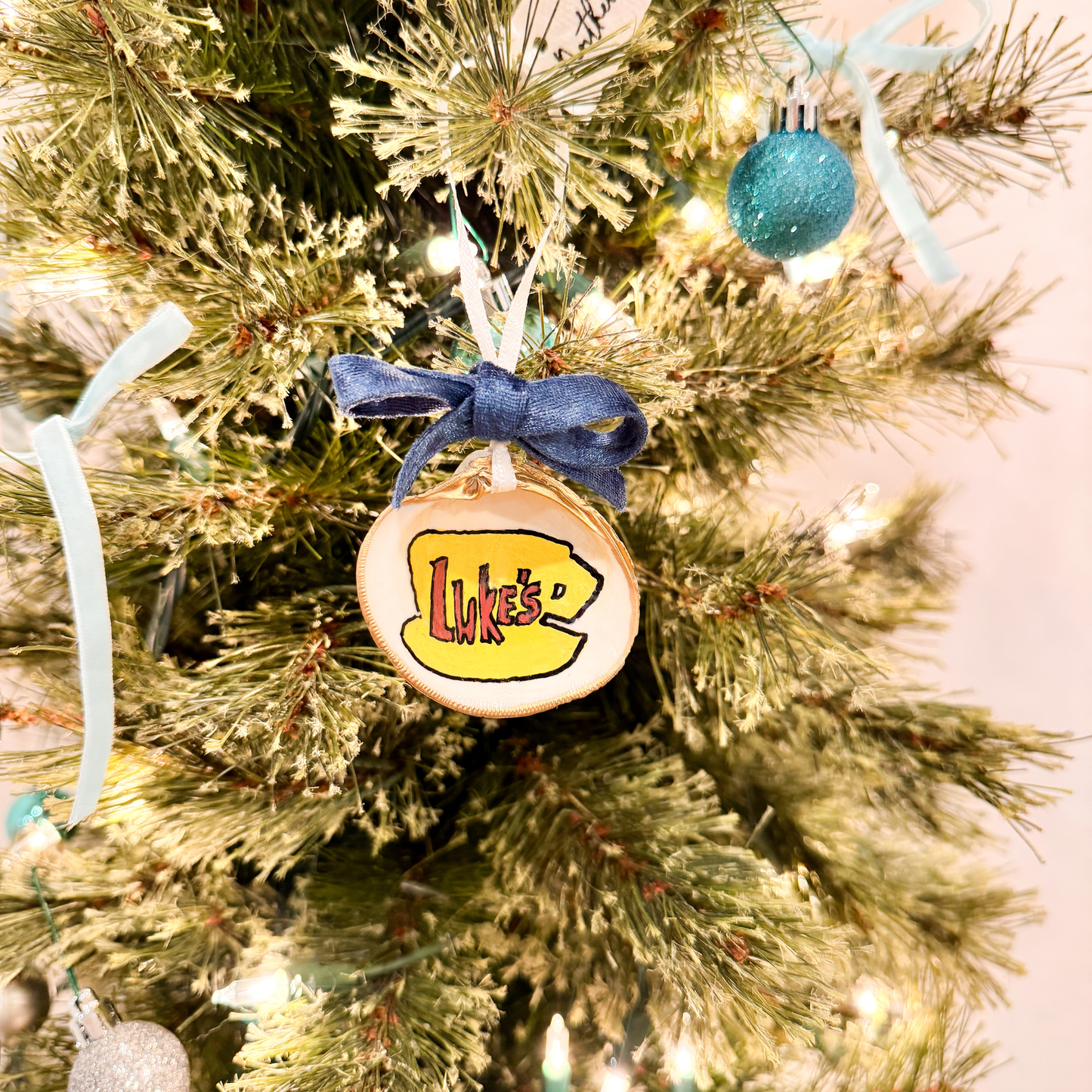 Luke’s Diner–Inspired Clam Shell Ornament